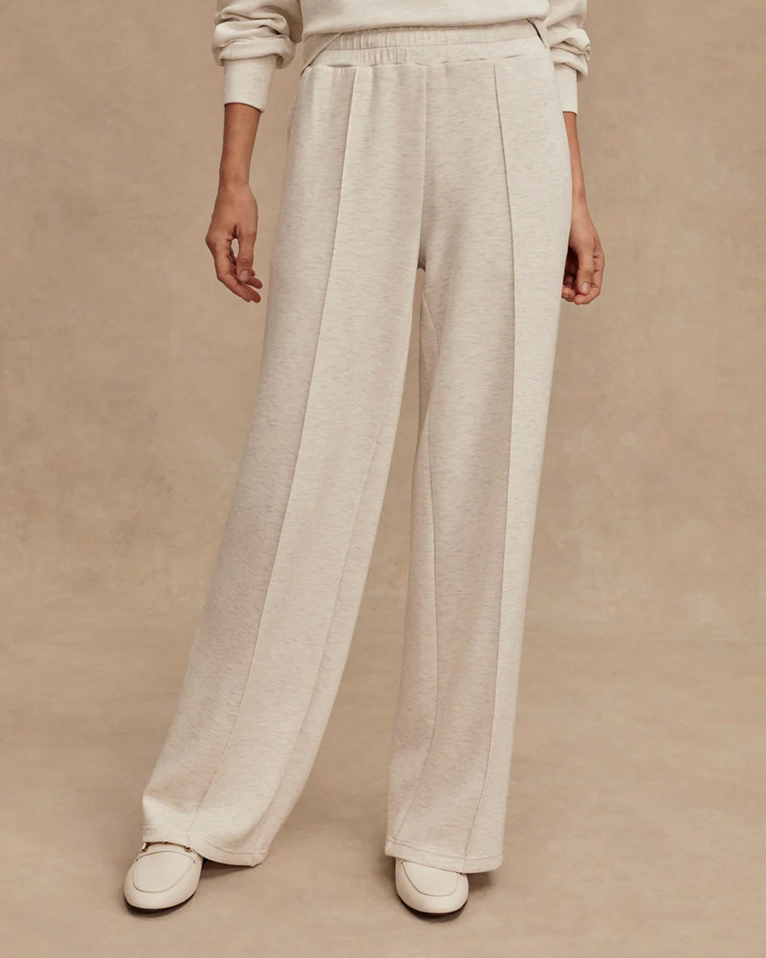 Ensemble composé d'un sweat-shirt à col zippé et d'un pantalon ample