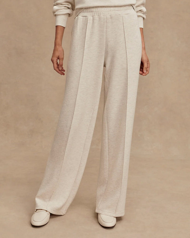 Ensemble composé d'un sweat-shirt à col zippé et d'un pantalon ample