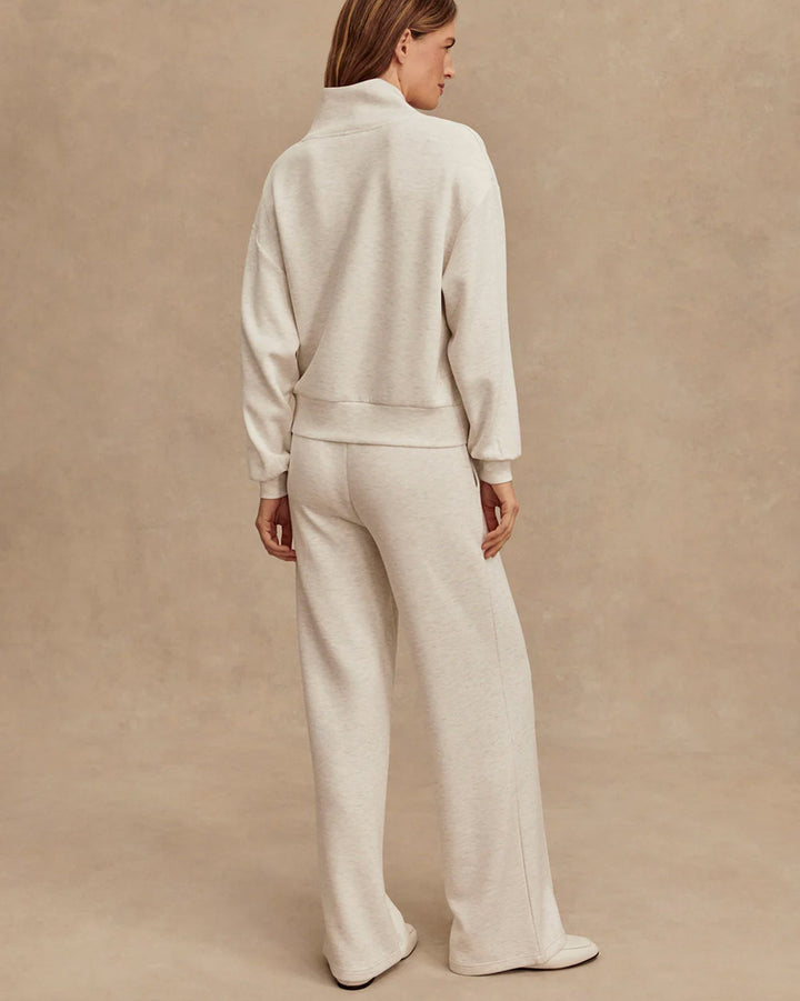 Ensemble composé d'un sweat-shirt à col zippé et d'un pantalon ample