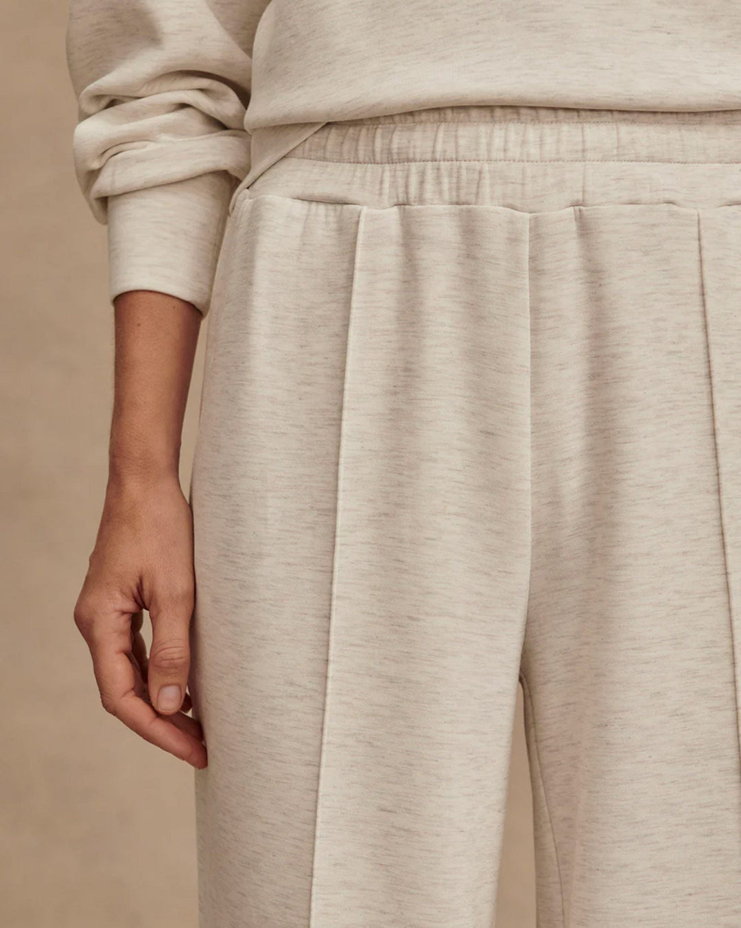 Ensemble composé d'un sweat-shirt à col zippé et d'un pantalon ample