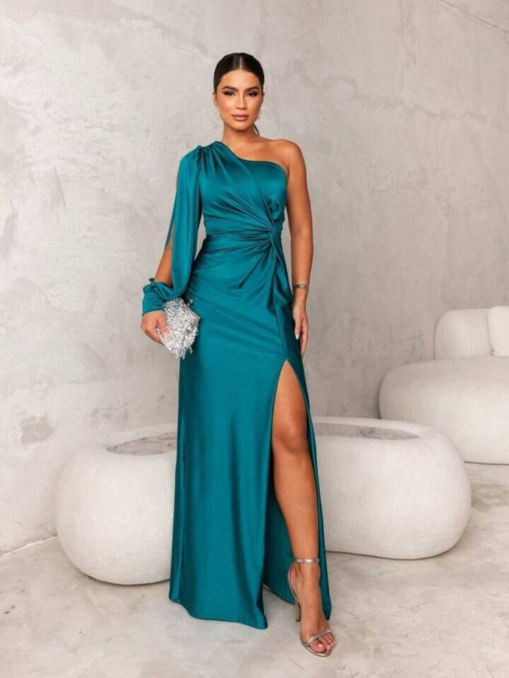 Robe élégante fendue en soie