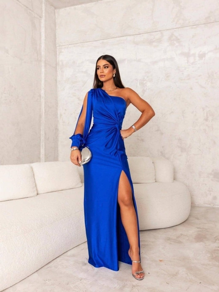 Robe élégante fendue en soie