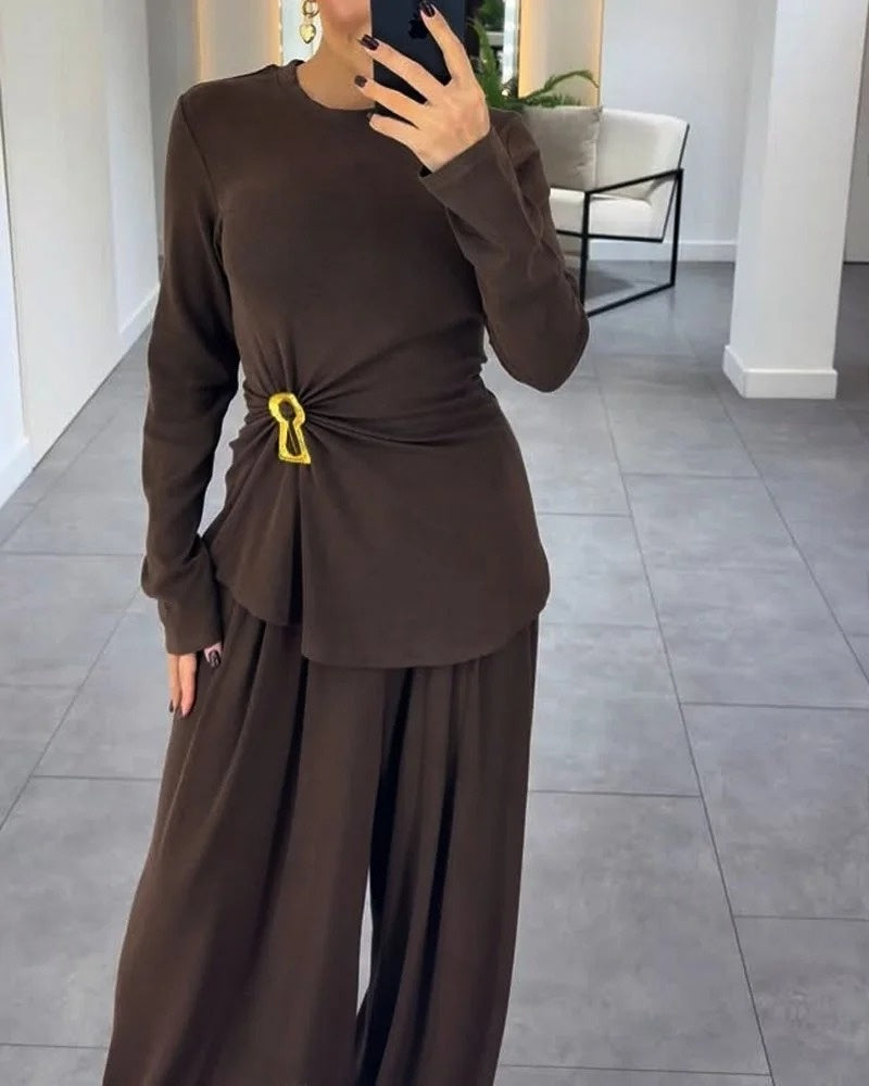 Ensemble deux pièces décontracté haut et pantalon à boucle métallique