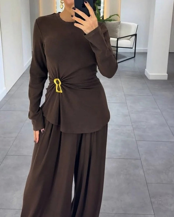 Ensemble deux pièces décontracté haut et pantalon à boucle métallique