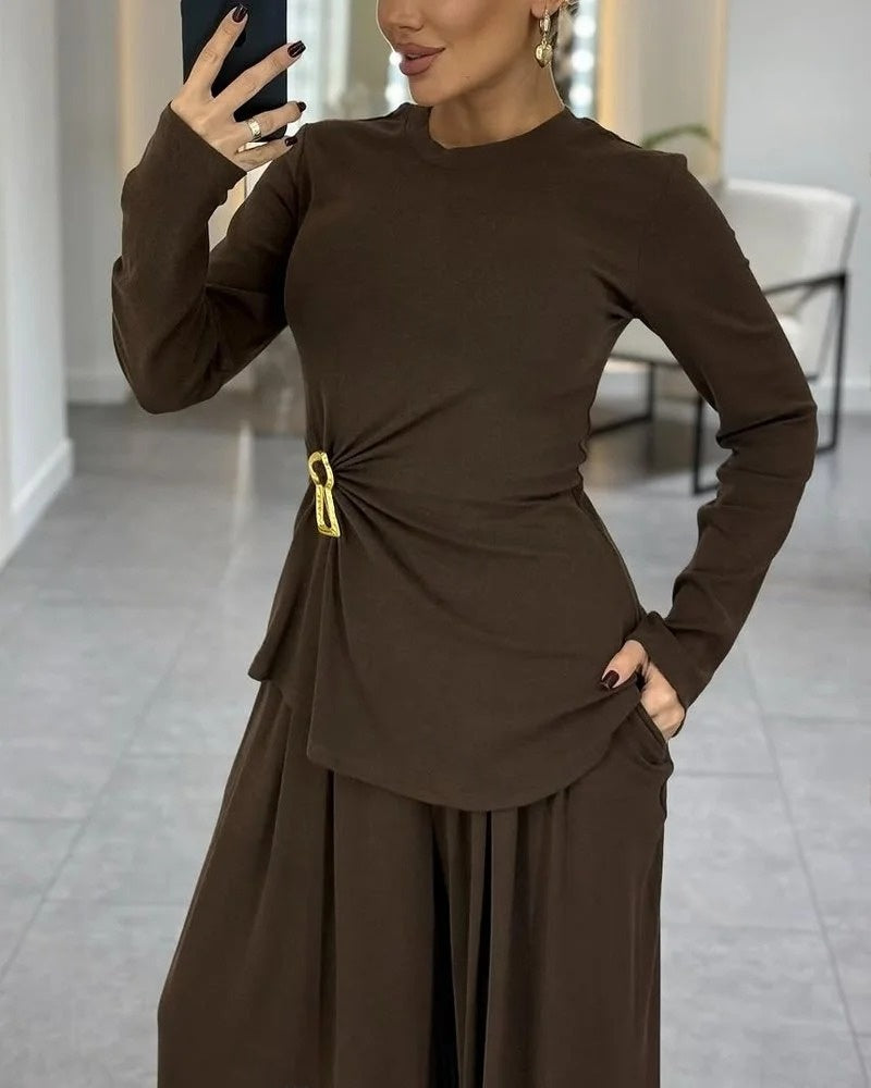 Ensemble deux pièces décontracté haut et pantalon à boucle métallique